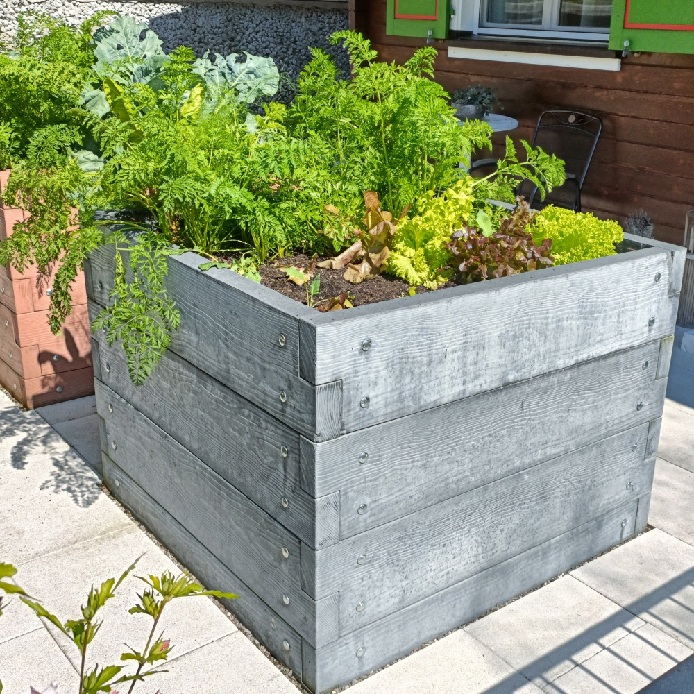 Hochbeet mit Holzstruktur