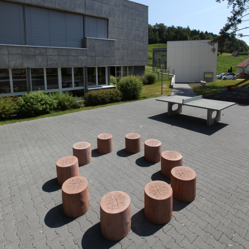 LENIA Hocker mit Holzstruktur