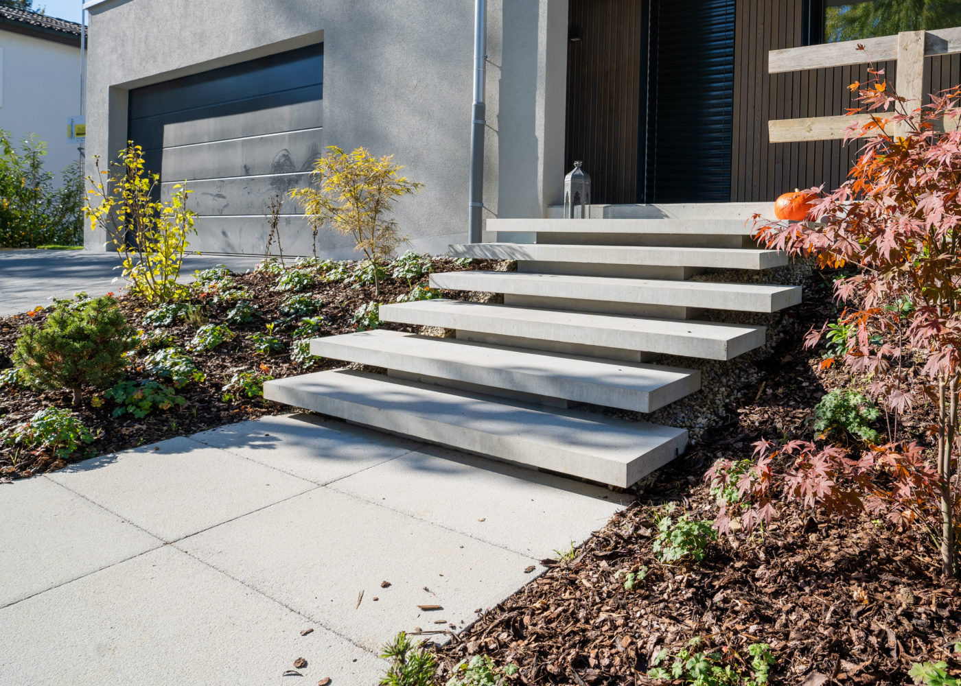 Schwebende Treppenelemente aus Beton