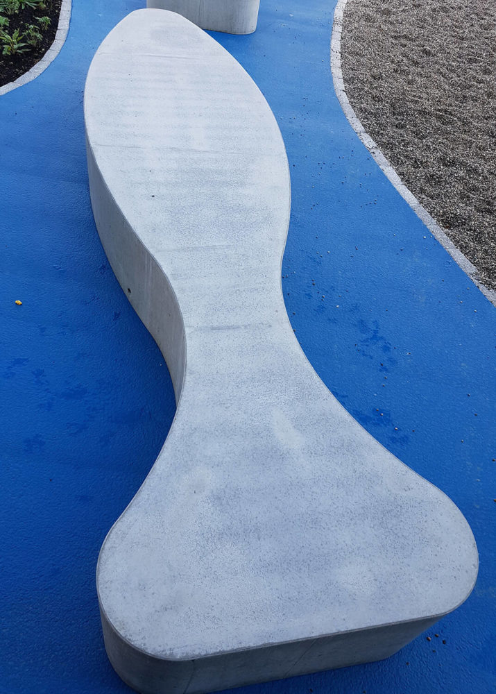 Sitzbank in Fischform