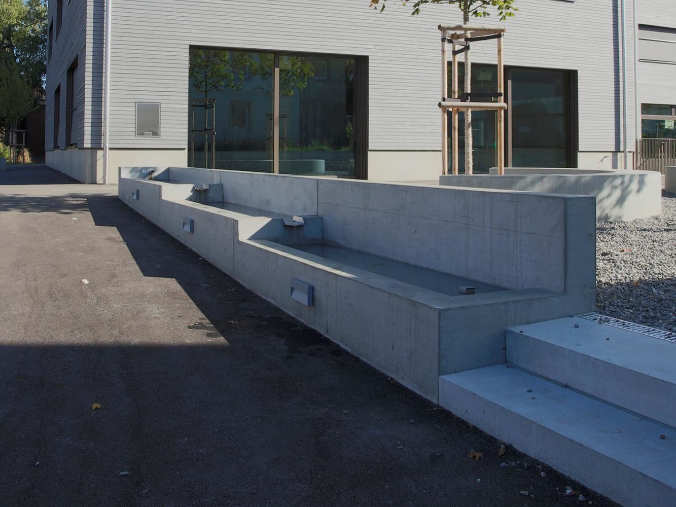 Betonbrunnen mit Abstufung, Schulhaus Schöftland