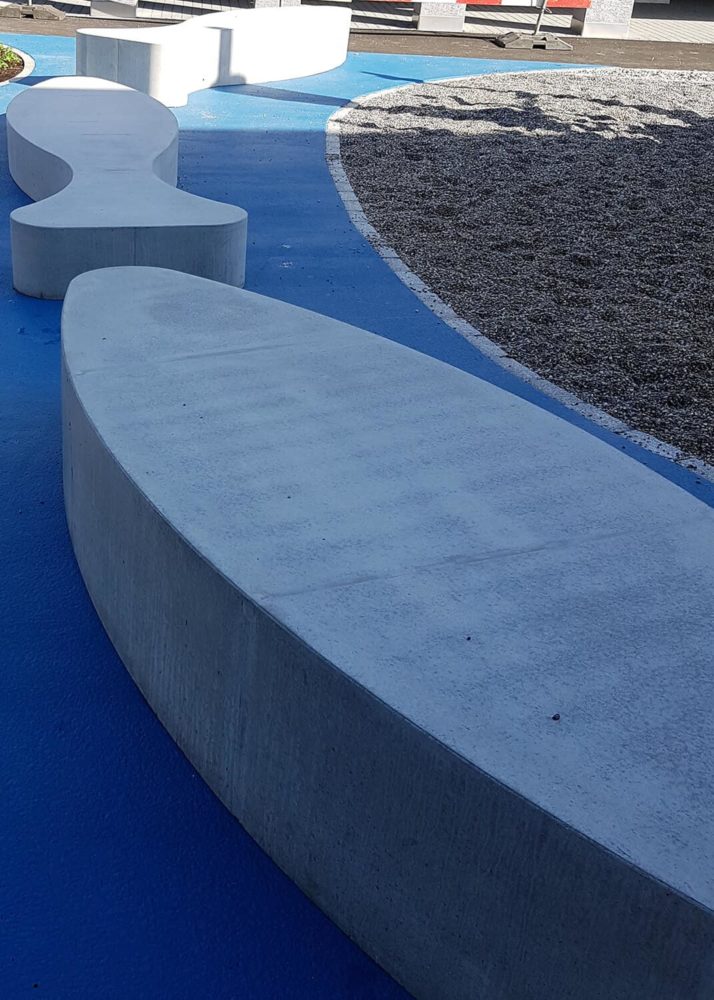 Sitzbank in Fischform