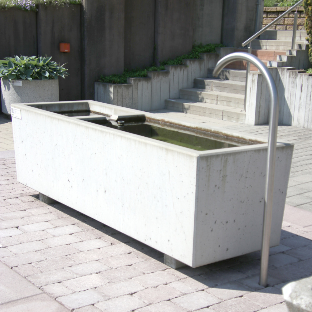 BAUERNHOF Brunnentröge