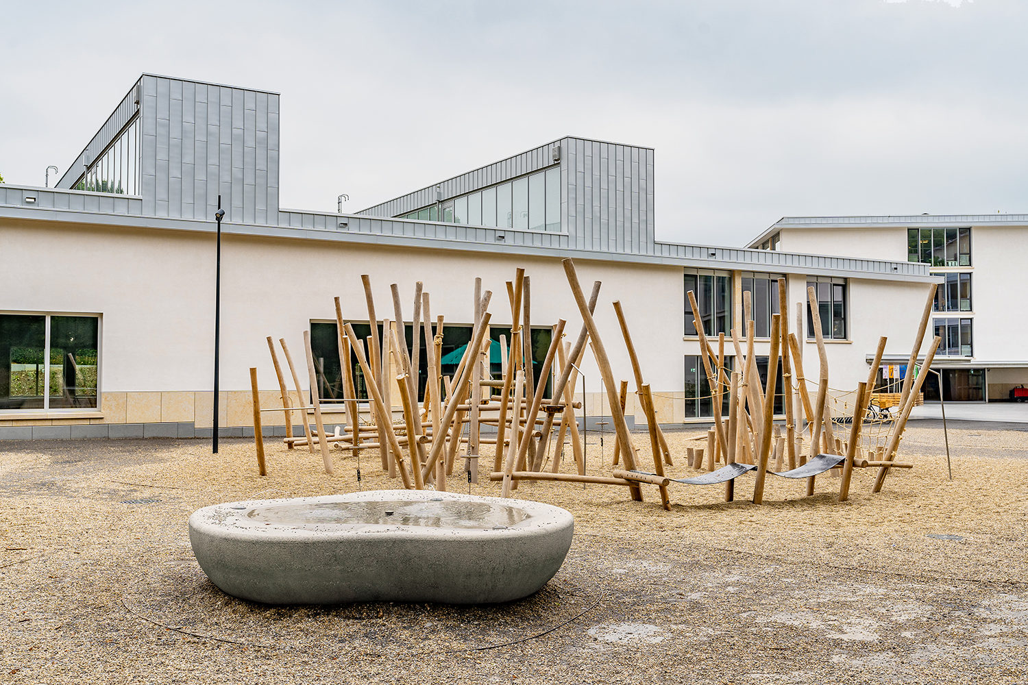 Brunnentrog, Schulhaus Staffeln