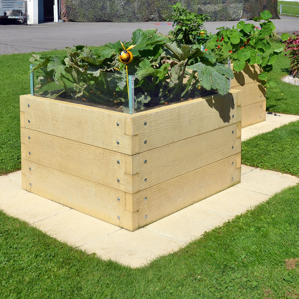 Hochbeet mit Holzstruktur