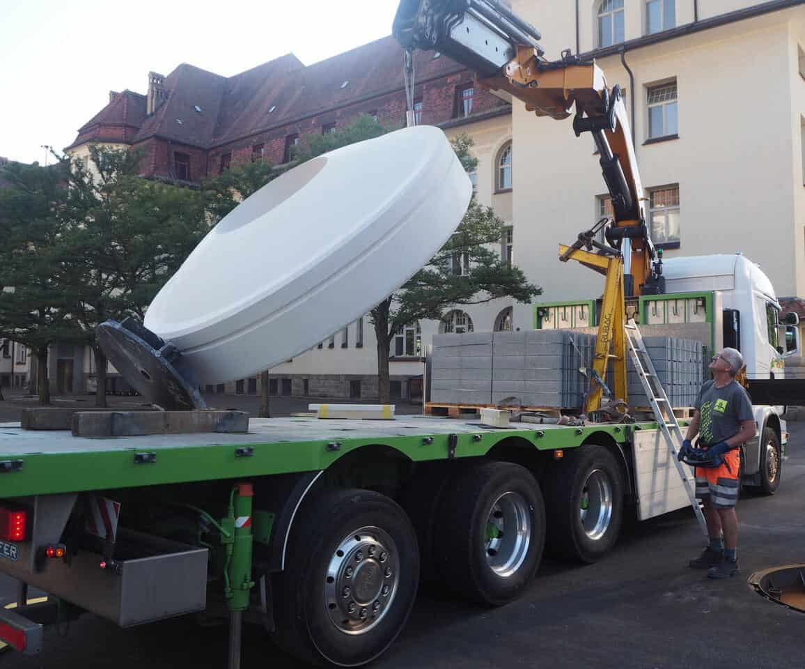 Drehbare Betonskulptur mit Camera Obscura